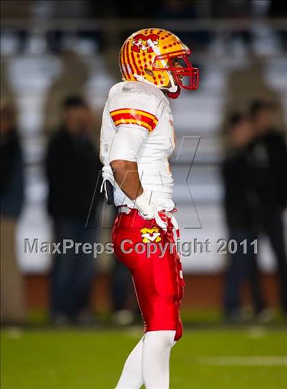 Thumbnail 2 in Huntington Beach vs. Mission Viejo (CIF SS D1 Playoffs) photogallery.