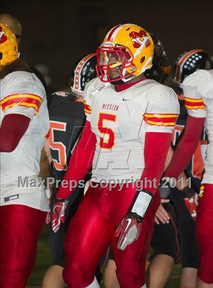 Thumbnail 2 in Huntington Beach vs. Mission Viejo (CIF SS D1 Playoffs) photogallery.