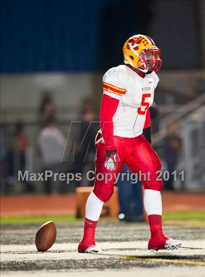 Thumbnail 2 in Huntington Beach vs. Mission Viejo (CIF SS D1 Playoffs) photogallery.