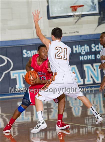 Thumbnail 3 in Dobie vs. Atascocita (McDonald's Texas Invitational) photogallery.