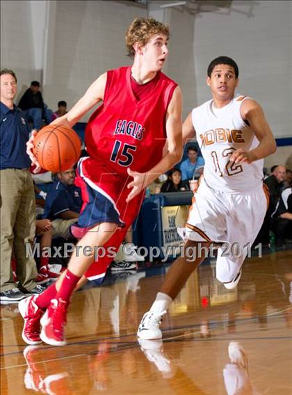 Thumbnail 2 in Dobie vs. Atascocita (McDonald's Texas Invitational) photogallery.