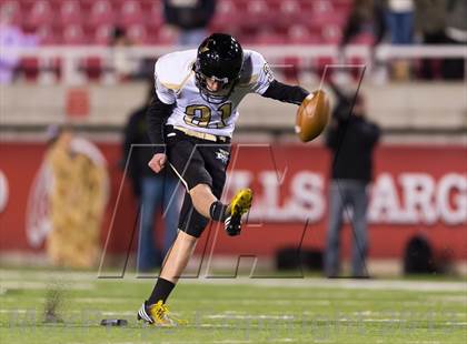 Thumbnail 2 in Desert Hills vs. Pine View (UHSAA 3AA Final) photogallery.
