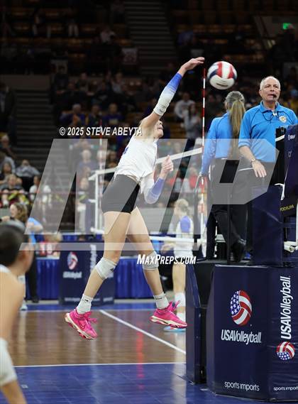 Thumbnail 2 in Stargate School vs. Village (CHSAA 3A First Round) photogallery.