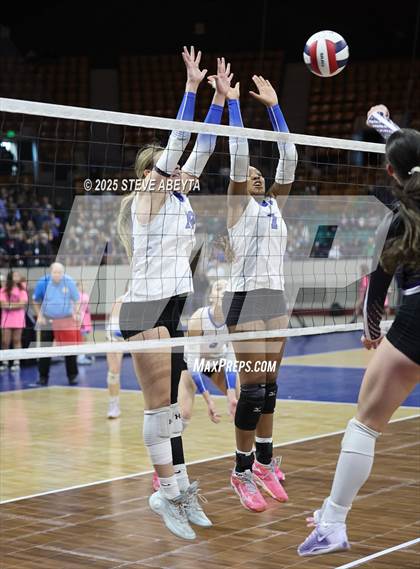 Thumbnail 2 in Stargate School vs. Village (CHSAA 3A First Round) photogallery.