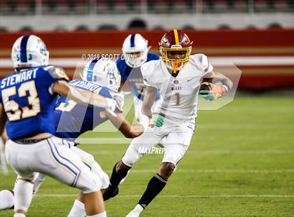 Thumbnail 3 in Menlo-Atherton v Serra (Levi's Stadium High School Series) photogallery.