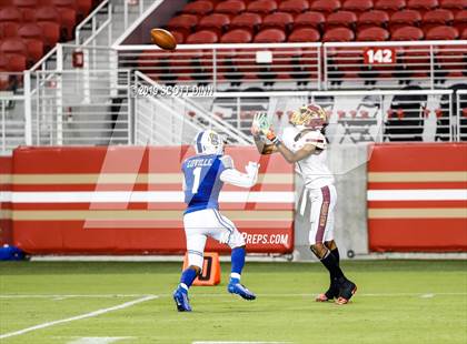 Thumbnail 2 in Menlo-Atherton v Serra (Levi's Stadium High School Series) photogallery.