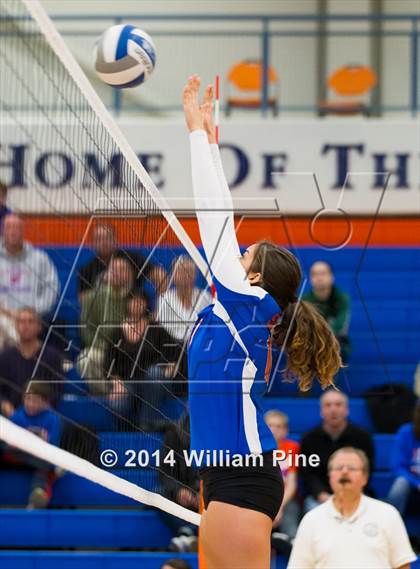 Thumbnail 3 in SS Seward vs. Tuxedo (Section 9 Class D Final) photogallery.