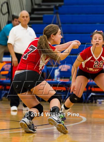 Thumbnail 2 in SS Seward vs. Tuxedo (Section 9 Class D Final) photogallery.