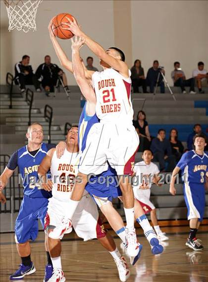 Thumbnail 3 in Roosevelt vs. Agoura (Bulldog Tournament) photogallery.