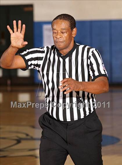 Thumbnail 2 in Roosevelt vs. Agoura (Bulldog Tournament) photogallery.