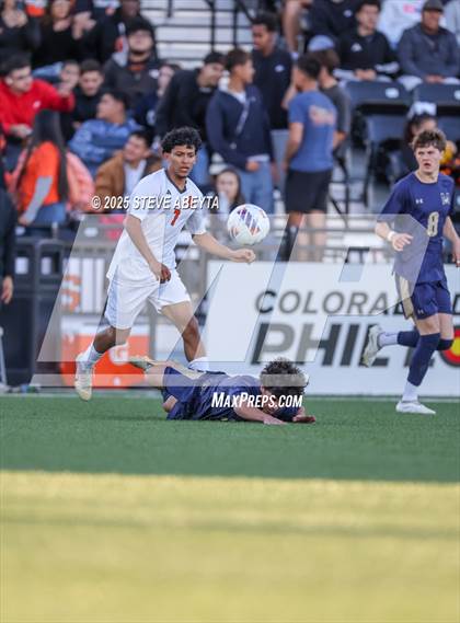 Thumbnail 2 in Mullen vs. Greeley Central (CHSAA 4A Championship) photogallery.