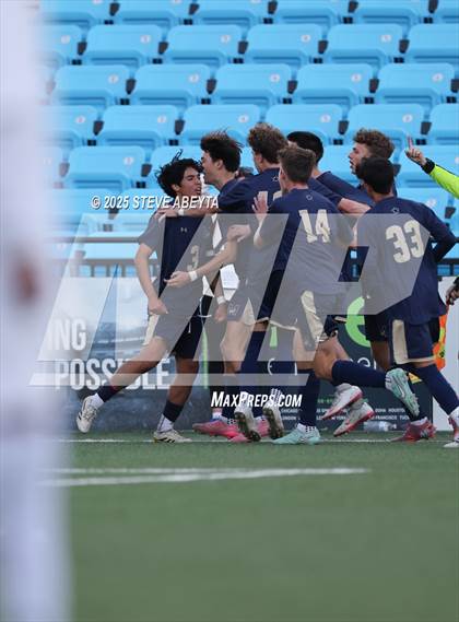 Thumbnail 3 in Mullen vs. Greeley Central (CHSAA 4A Championship) photogallery.