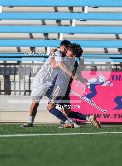 Thumbnail 2 in Mullen vs. Greeley Central (CHSAA 4A Championship) photogallery.