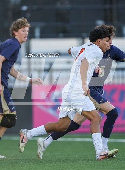 Thumbnail 2 in Mullen vs. Greeley Central (CHSAA 4A Championship) photogallery.