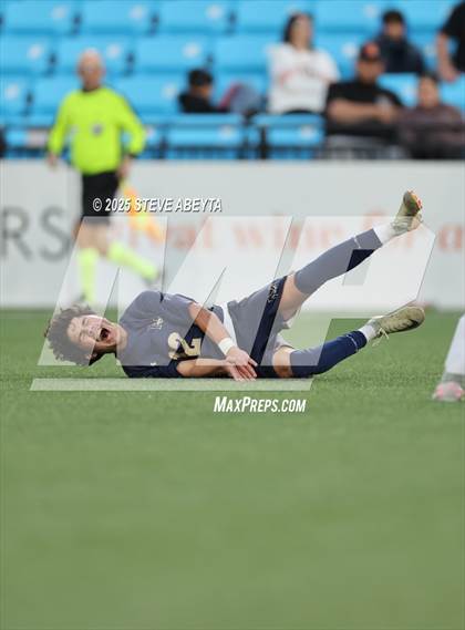 Thumbnail 2 in Mullen vs. Greeley Central (CHSAA 4A Championship) photogallery.