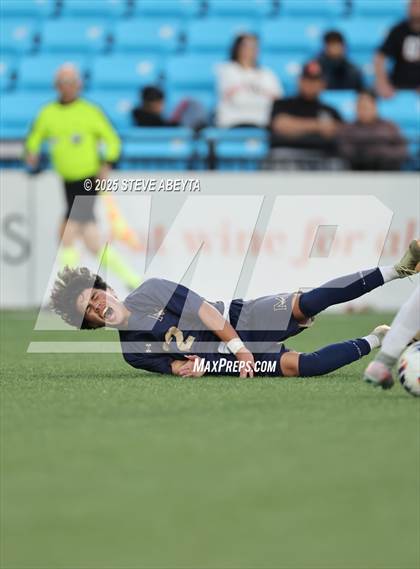 Thumbnail 1 in Mullen vs. Greeley Central (CHSAA 4A Championship) photogallery.