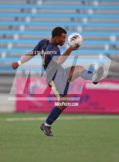 Thumbnail 1 in Mullen vs. Greeley Central (CHSAA 4A Championship) photogallery.