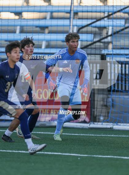 Thumbnail 2 in Mullen vs. Greeley Central (CHSAA 4A Championship) photogallery.