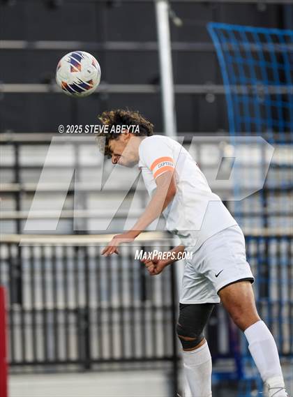 Thumbnail 2 in Mullen vs. Greeley Central (CHSAA 4A Championship) photogallery.