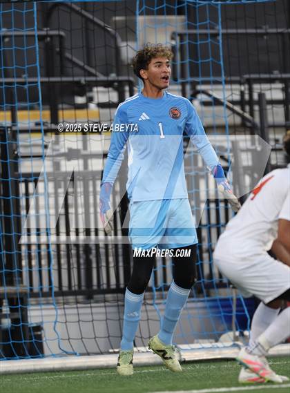 Thumbnail 3 in Mullen vs. Greeley Central (CHSAA 4A Championship) photogallery.