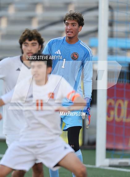 Thumbnail 2 in Mullen vs. Greeley Central (CHSAA 4A Championship) photogallery.