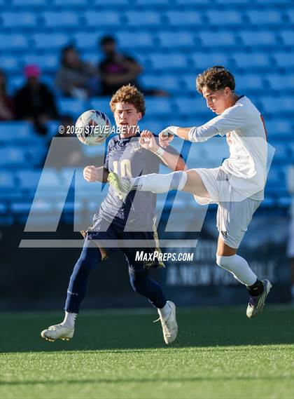 Thumbnail 3 in Mullen vs. Greeley Central (CHSAA 4A Championship) photogallery.