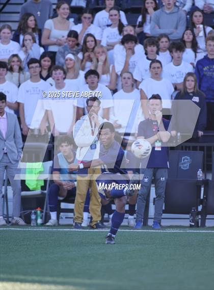 Thumbnail 2 in Mullen vs. Greeley Central (CHSAA 4A Championship) photogallery.