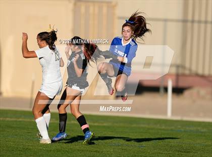 Thumbnail 2 in St. Pius X vs. Los Alamos photogallery.