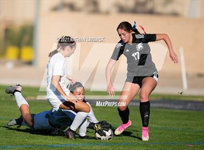 Thumbnail 3 in St. Pius X vs. Los Alamos photogallery.