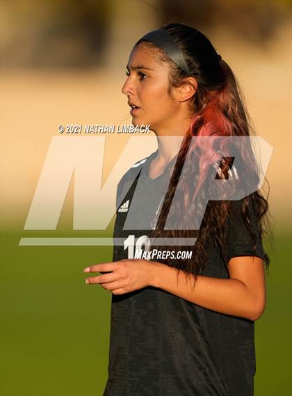 Thumbnail 2 in St. Pius X vs. Los Alamos photogallery.