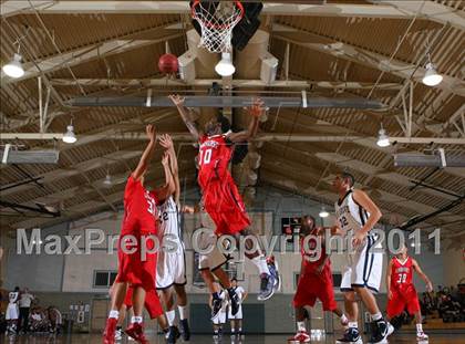 Thumbnail 3 in Elk Grove vs. Lindhurst (Run with the Pack) photogallery.