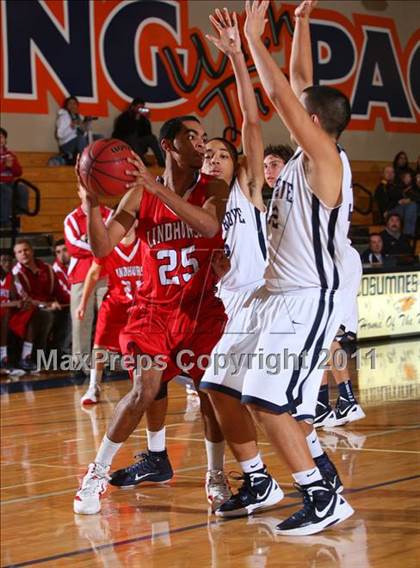 Thumbnail 1 in Elk Grove vs. Lindhurst (Run with the Pack) photogallery.
