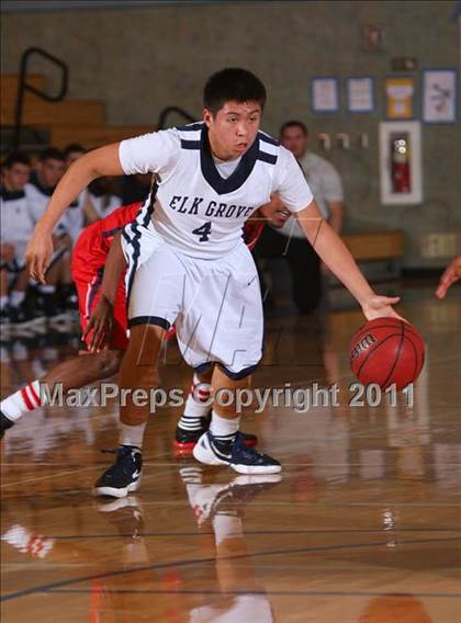 Thumbnail 3 in Elk Grove vs. Lindhurst (Run with the Pack) photogallery.