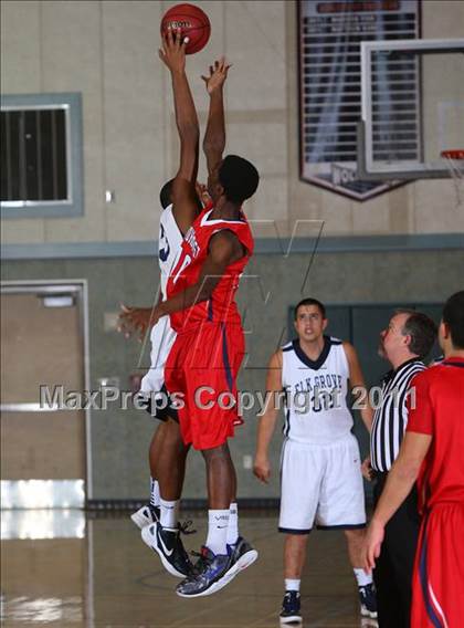 Thumbnail 1 in Elk Grove vs. Lindhurst (Run with the Pack) photogallery.