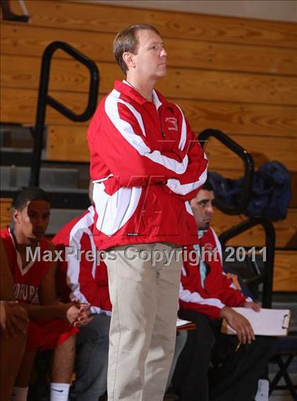 Thumbnail 3 in Elk Grove vs. Lindhurst (Run with the Pack) photogallery.