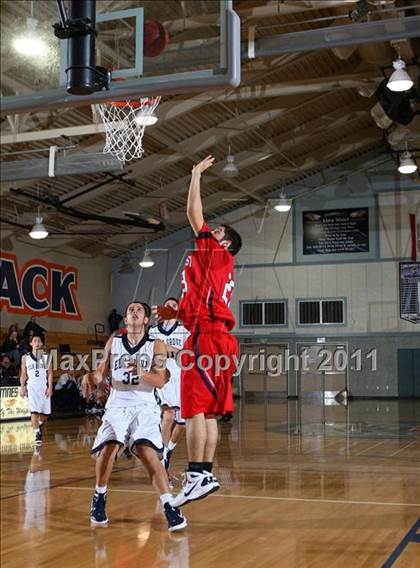 Thumbnail 3 in Elk Grove vs. Lindhurst (Run with the Pack) photogallery.