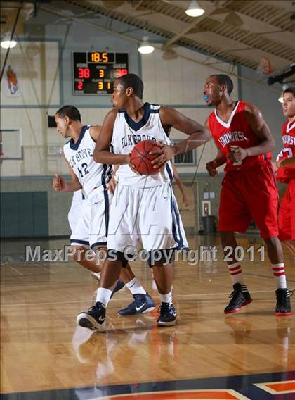 Thumbnail 2 in Elk Grove vs. Lindhurst (Run with the Pack) photogallery.