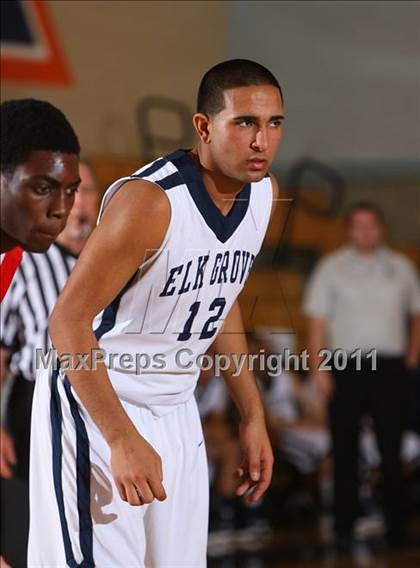 Thumbnail 3 in Elk Grove vs. Lindhurst (Run with the Pack) photogallery.
