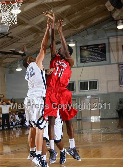 Thumbnail 2 in Elk Grove vs. Lindhurst (Run with the Pack) photogallery.