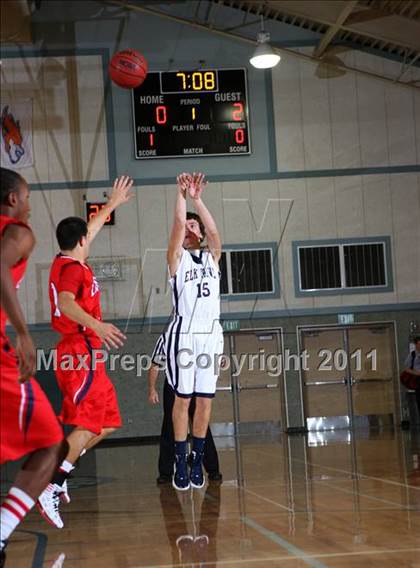 Thumbnail 1 in Elk Grove vs. Lindhurst (Run with the Pack) photogallery.