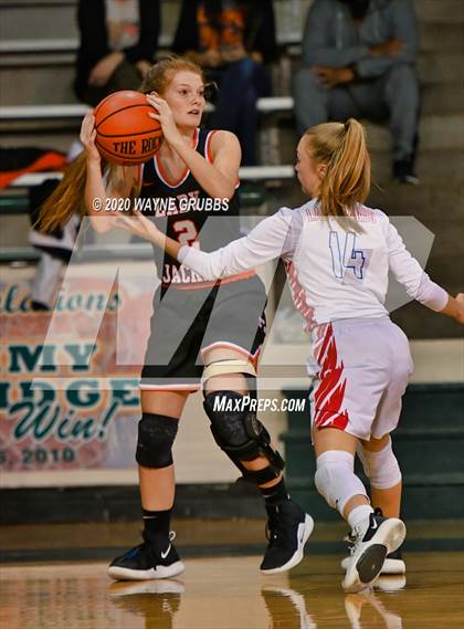 Thumbnail 2 in Sabine vs. Elysian Fields (UIL 3A Bi-District Playoff) photogallery.