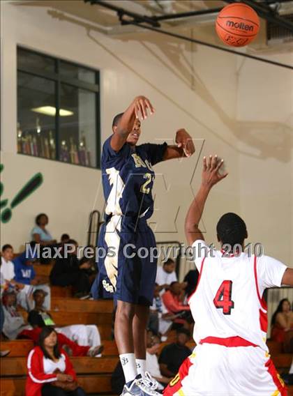 Thumbnail 2 in Dominguez vs. St. John Bosco (Pangos Dream Classic) photogallery.