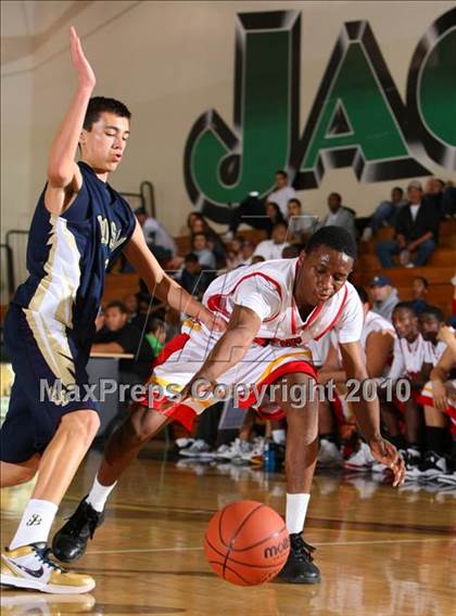 Thumbnail 2 in Dominguez vs. St. John Bosco (Pangos Dream Classic) photogallery.