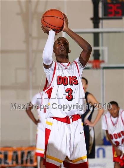 Thumbnail 2 in Dominguez vs. St. John Bosco (Pangos Dream Classic) photogallery.