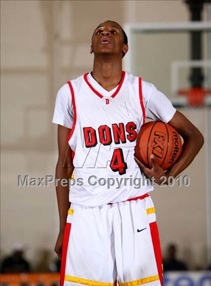 Thumbnail 2 in Dominguez vs. St. John Bosco (Pangos Dream Classic) photogallery.