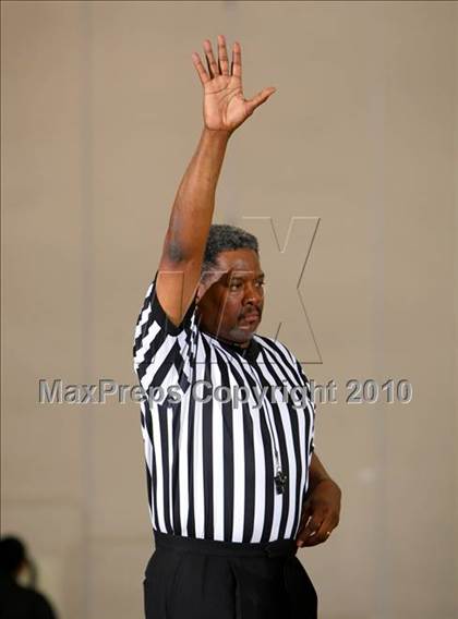 Thumbnail 2 in Dominguez vs. St. John Bosco (Pangos Dream Classic) photogallery.