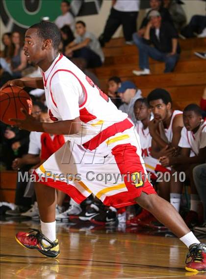 Thumbnail 2 in Dominguez vs. St. John Bosco (Pangos Dream Classic) photogallery.
