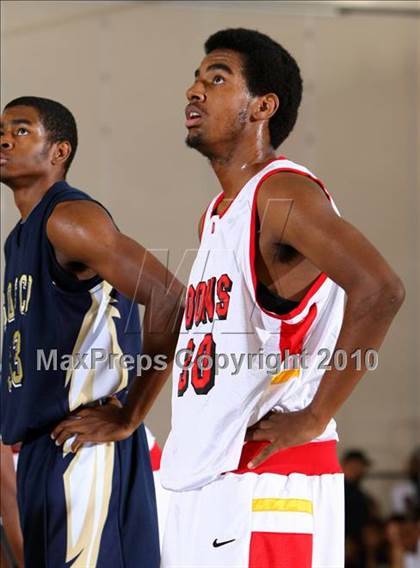 Thumbnail 3 in Dominguez vs. St. John Bosco (Pangos Dream Classic) photogallery.