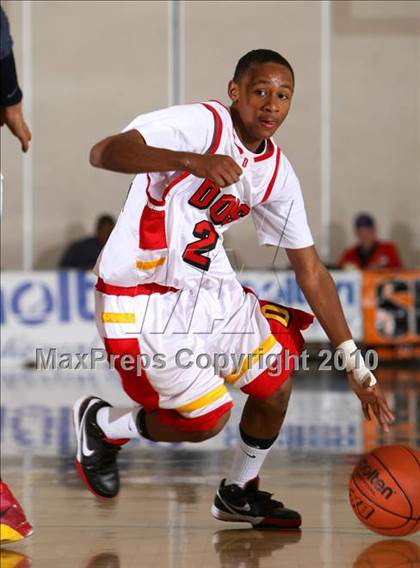 Thumbnail 2 in Dominguez vs. St. John Bosco (Pangos Dream Classic) photogallery.