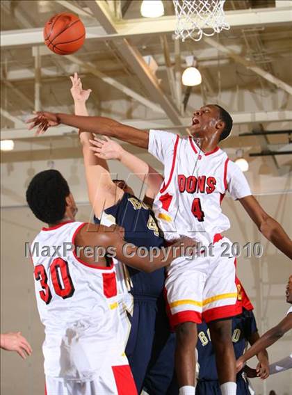 Thumbnail 2 in Dominguez vs. St. John Bosco (Pangos Dream Classic) photogallery.